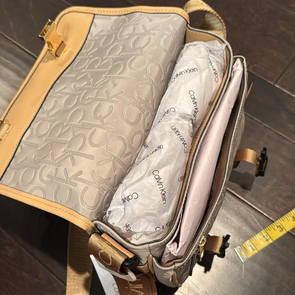Calvin Klein Embossed Crossbody Bag NWT - Picture 15 of 16
